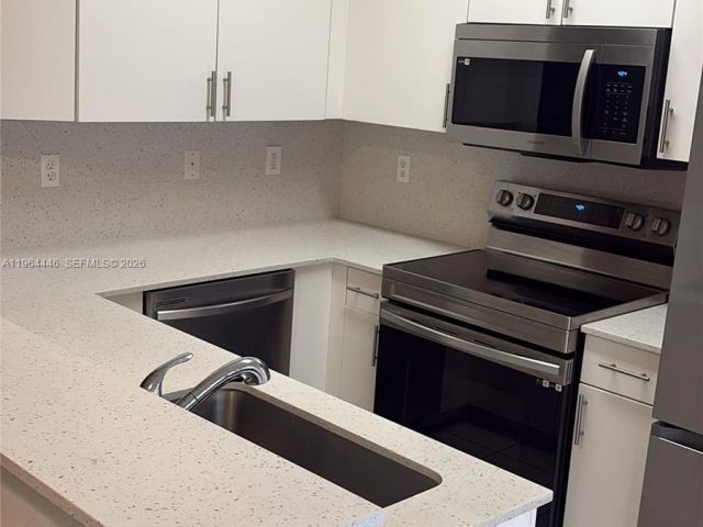 Home for rent at 10776 NW 84th Ln 8-30 - photo 7485484