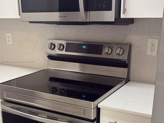 Home for rent at 10776 NW 84th Ln 8-30 - photo 7485487