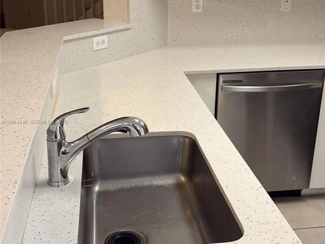 Home for rent at 10776 NW 84th Ln 8-30 - photo 7485488