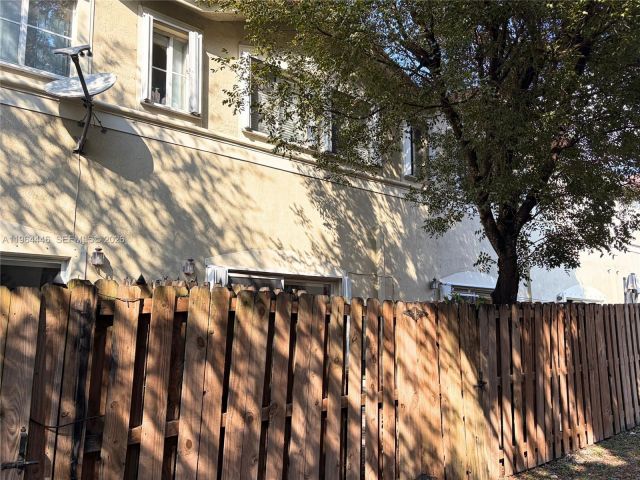 Home for rent at 10776 NW 84th Ln 8-30 - photo 7485490