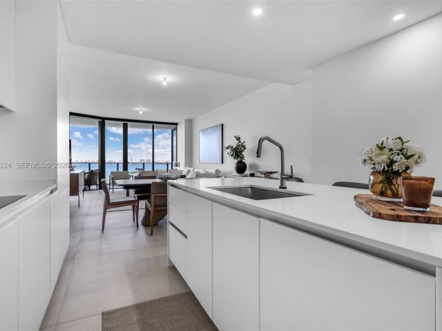 Apartment for rent  Unit #1203 - photo 7429594