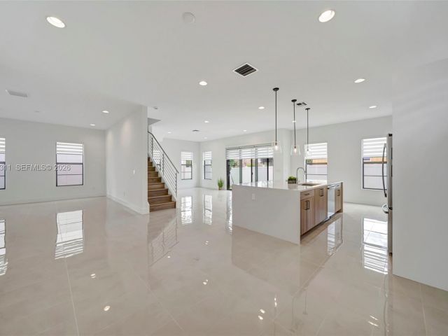 Home for rent at 1454 SW 23rd St - photo 7482956