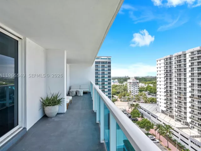 3-bedroom condo for sale in Miami Beach - 102 24th St 1119 - MondialRealty