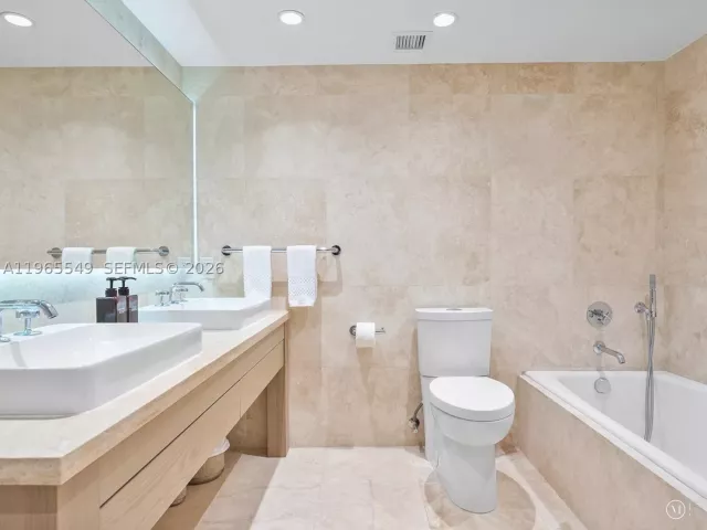 3-bedroom condo for sale in Miami Beach - 102 24th St 1119 - MondialRealty