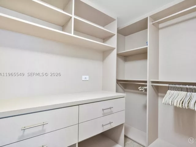 3-bedroom condo for sale in Miami Beach - 102 24th St 1119 - MondialRealty