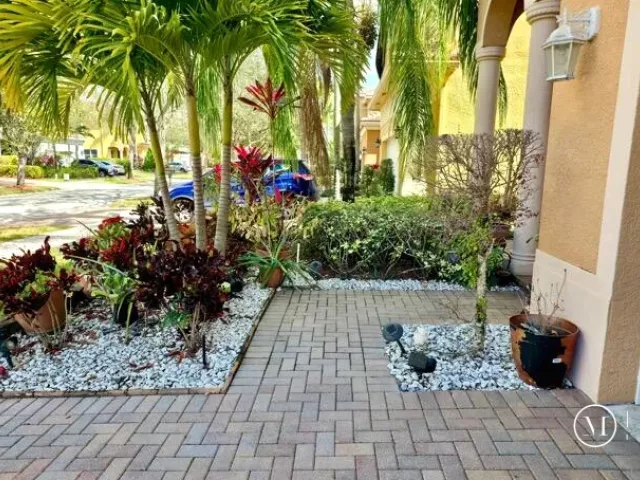 4-bedroom home for sale in West Palm Beach - 236 Gazetta Way - MondialRealty