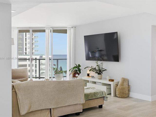 Apartment for sale  Unit #1034 - photo 7432261