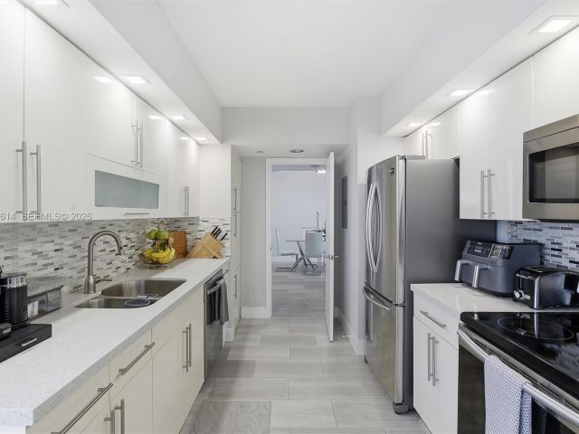 Apartment for sale  Unit #1034 - photo 7432267