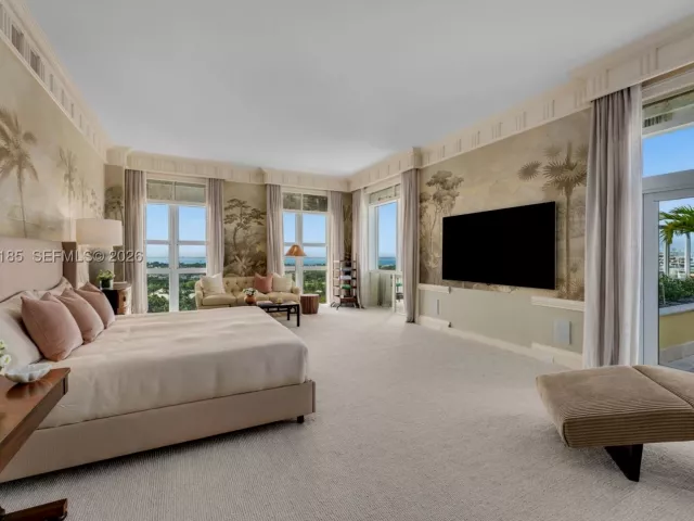 5-bedroom condo for sale in Key Biscayne - 445 Grand Bay Drive PH-1A - MondialRealty