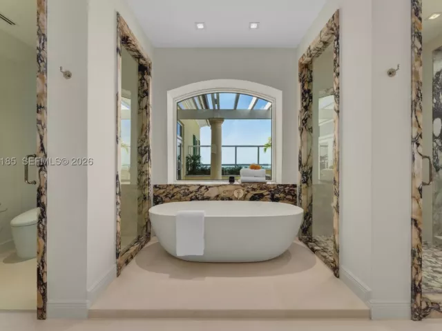 5-bedroom condo for sale in Key Biscayne - 445 Grand Bay Drive PH-1A - MondialRealty