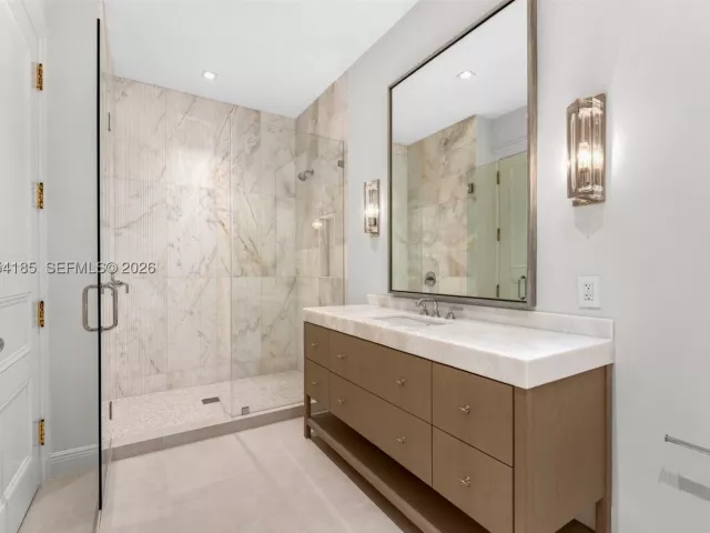 5-bedroom condo for sale in Key Biscayne - 445 Grand Bay Drive PH-1A - MondialRealty