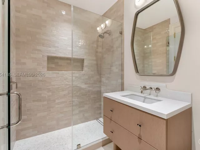 5-bedroom condo for sale in Key Biscayne - 445 Grand Bay Drive PH-1A - MondialRealty