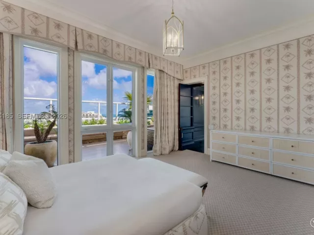 5-bedroom condo for sale in Key Biscayne - 445 Grand Bay Drive PH-1A - MondialRealty