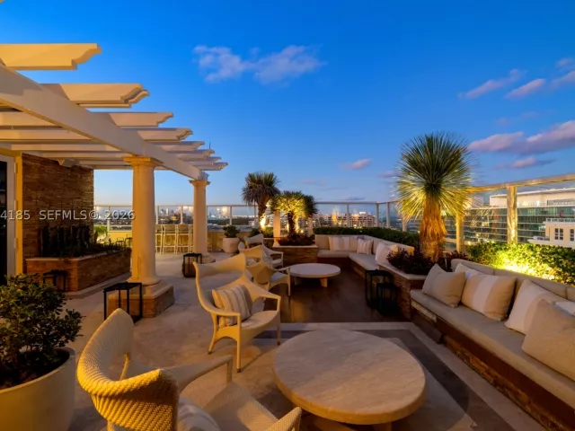 5-bedroom condo for sale in Key Biscayne - 445 Grand Bay Drive PH-1A - MondialRealty