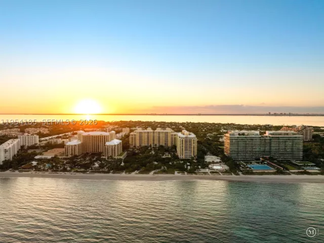 5-bedroom condo for sale in Key Biscayne - 445 Grand Bay Drive PH-1A - MondialRealty
