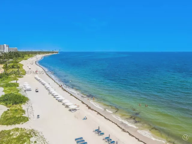 5-bedroom condo for sale in Key Biscayne - 445 Grand Bay Drive PH-1A - MondialRealty