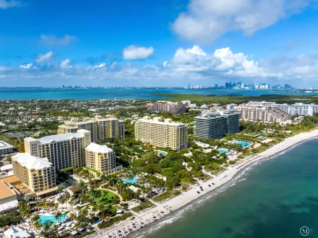 5-bedroom condo for sale in Key Biscayne - 445 Grand Bay Drive PH-1A - MondialRealty