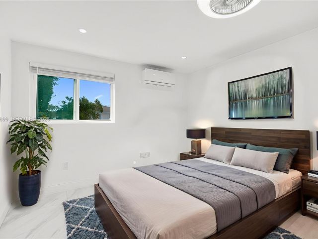 Home for sale at 2001 N 22nd Ave - photo 7506868