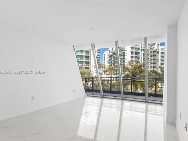 4-bedroom condo for sale in Aventura - 2950 NE 188th St 349 - MondialRealty