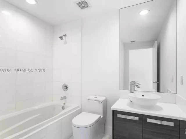4-bedroom condo for sale in Aventura - 2950 NE 188th St 349 - MondialRealty