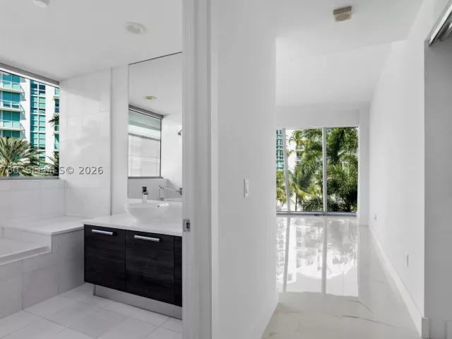 4-bedroom condo for sale in Aventura - 2950 NE 188th St 349 - MondialRealty