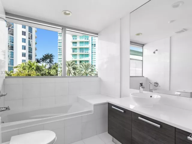 4-bedroom condo for sale in Aventura - 2950 NE 188th St 349 - MondialRealty