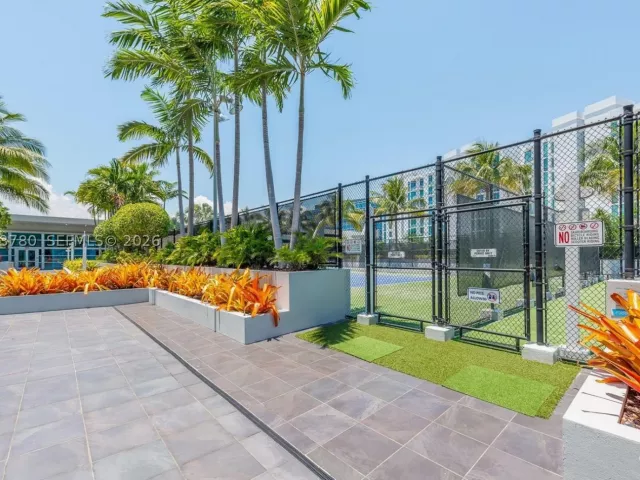 4-bedroom condo for sale in Aventura - 2950 NE 188th St 349 - MondialRealty