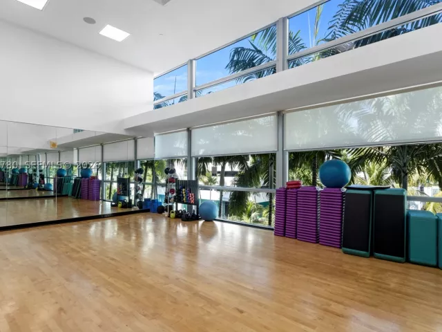 4-bedroom condo for sale in Aventura - 2950 NE 188th St 349 - MondialRealty