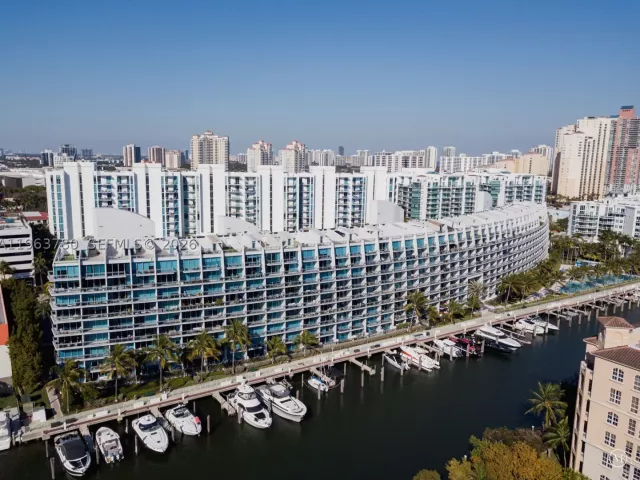 4-bedroom condo for sale in Aventura - 2950 NE 188th St 349 - MondialRealty