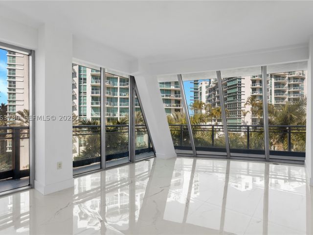 4-bedroom condo for sale in Aventura - 2950 NE 188th St 349 - MondialRealty