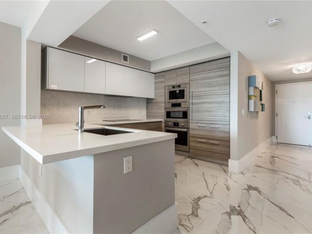 Apartment for rent  Unit #4-806 - photo 7490056