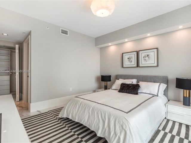 Apartment for rent  Unit #4-806 - photo 7490068