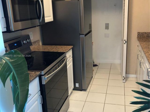 Apartment for rent  Unit #607 - photo 7433396