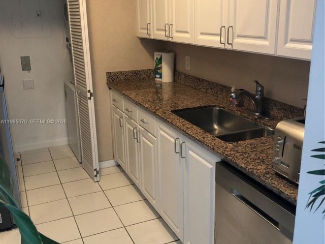 Apartment for rent  Unit #607 - photo 7433397