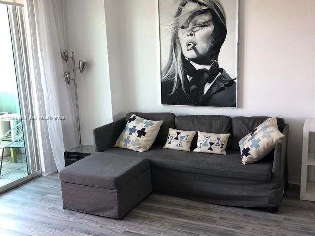 Apartment for rent  Unit #607 - photo 7433399