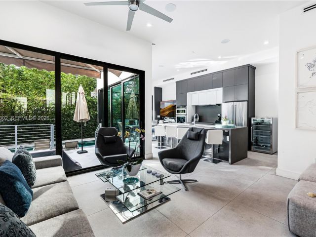 Home for rent at 640 Fernwood Rd - photo 7439389