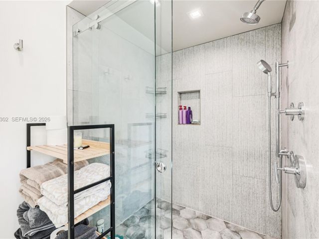 Home for rent at 640 Fernwood Rd - photo 7439398