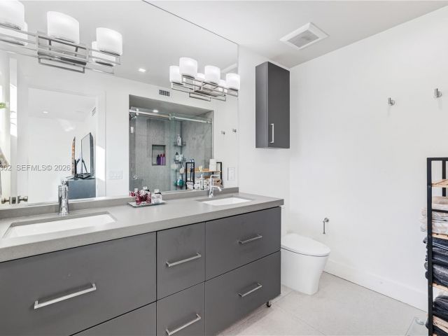 Home for rent at 640 Fernwood Rd - photo 7439399