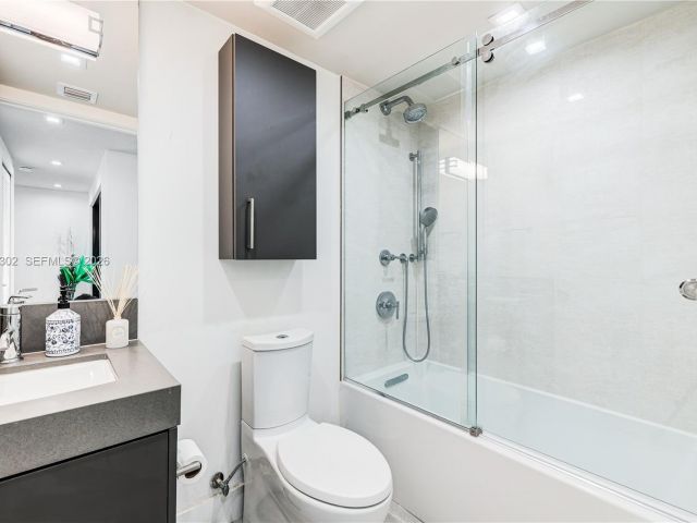 Home for rent at 640 Fernwood Rd - photo 7439403