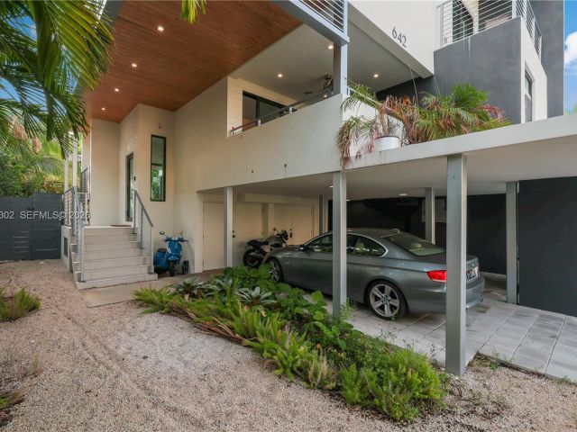 Home for rent at 640 Fernwood Rd - photo 7439406