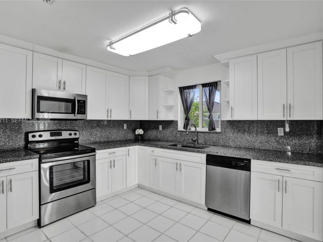 Home for sale at 15502 SW 137th Pl - photo 7446041