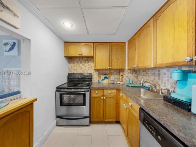Apartment for sale  Unit #607 - photo 7445855