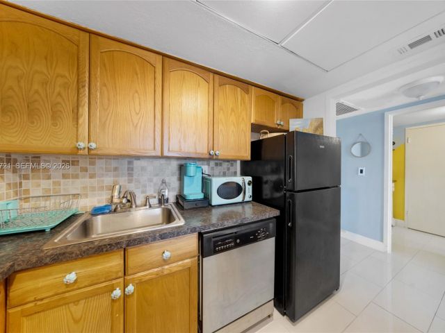 Apartment for sale  Unit #607 - photo 7445856