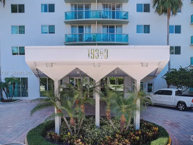 2-bedroom condo for rent in Sunny Isles Beach - 19380 Collins Ave 1002 - MondialRealty
