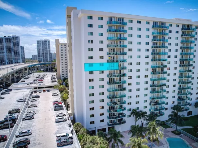 2-bedroom condo for rent in Sunny Isles Beach - 19380 Collins Ave 1002 - MondialRealty
