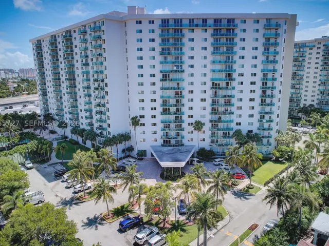 2-bedroom condo for rent in Sunny Isles Beach - 19380 Collins Ave 1002 - MondialRealty