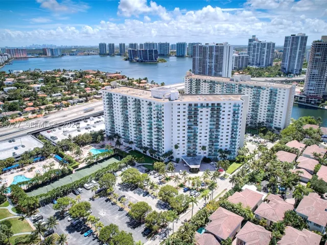 2-bedroom condo for rent in Sunny Isles Beach - 19380 Collins Ave 1002 - MondialRealty