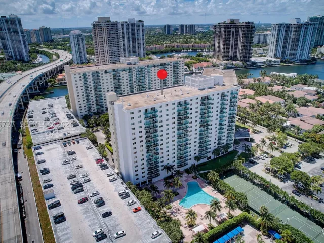 2-bedroom condo for rent in Sunny Isles Beach - 19380 Collins Ave 1002 - MondialRealty