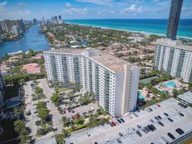 2-bedroom condo for rent in Sunny Isles Beach - 19380 Collins Ave 1002 - MondialRealty