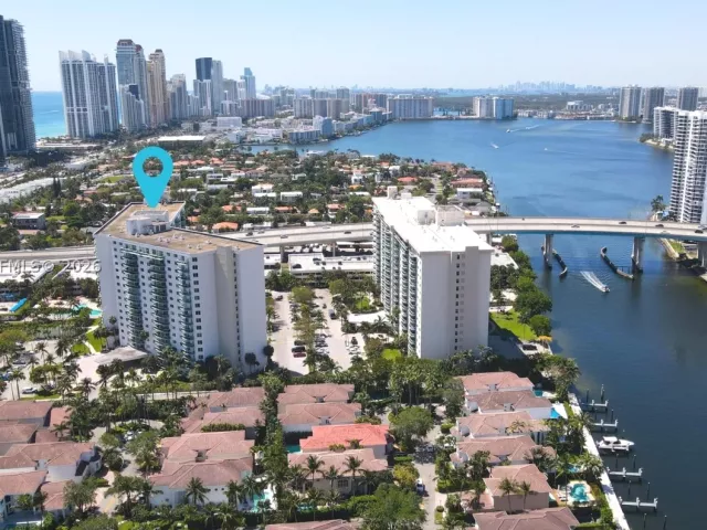 2-bedroom condo for rent in Sunny Isles Beach - 19380 Collins Ave 1002 - MondialRealty
